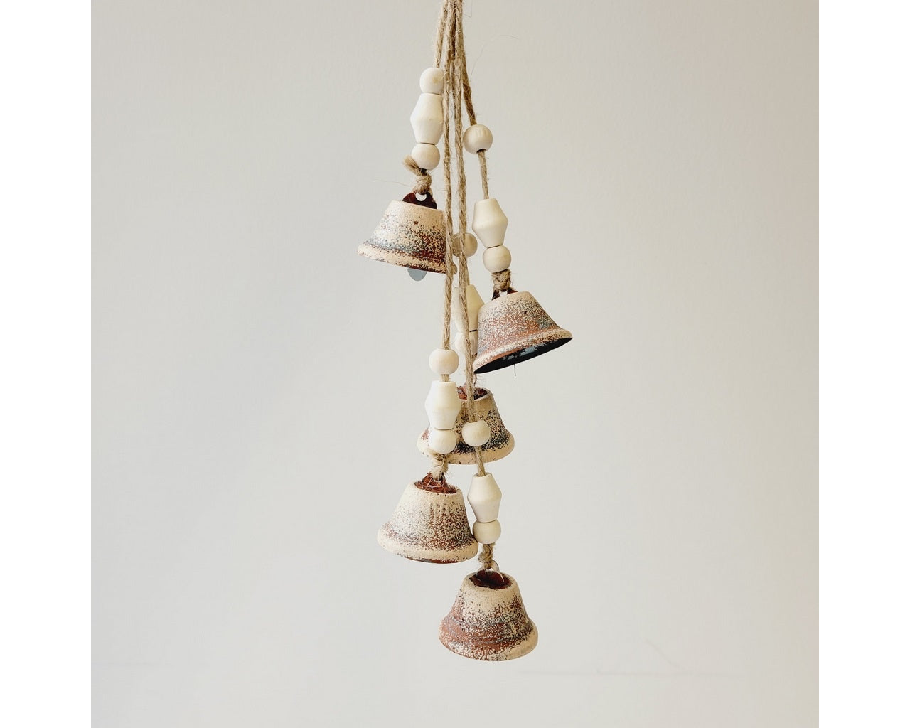 15″ BEAD /JINGLE BELL HANGER – CREAM/BROWN