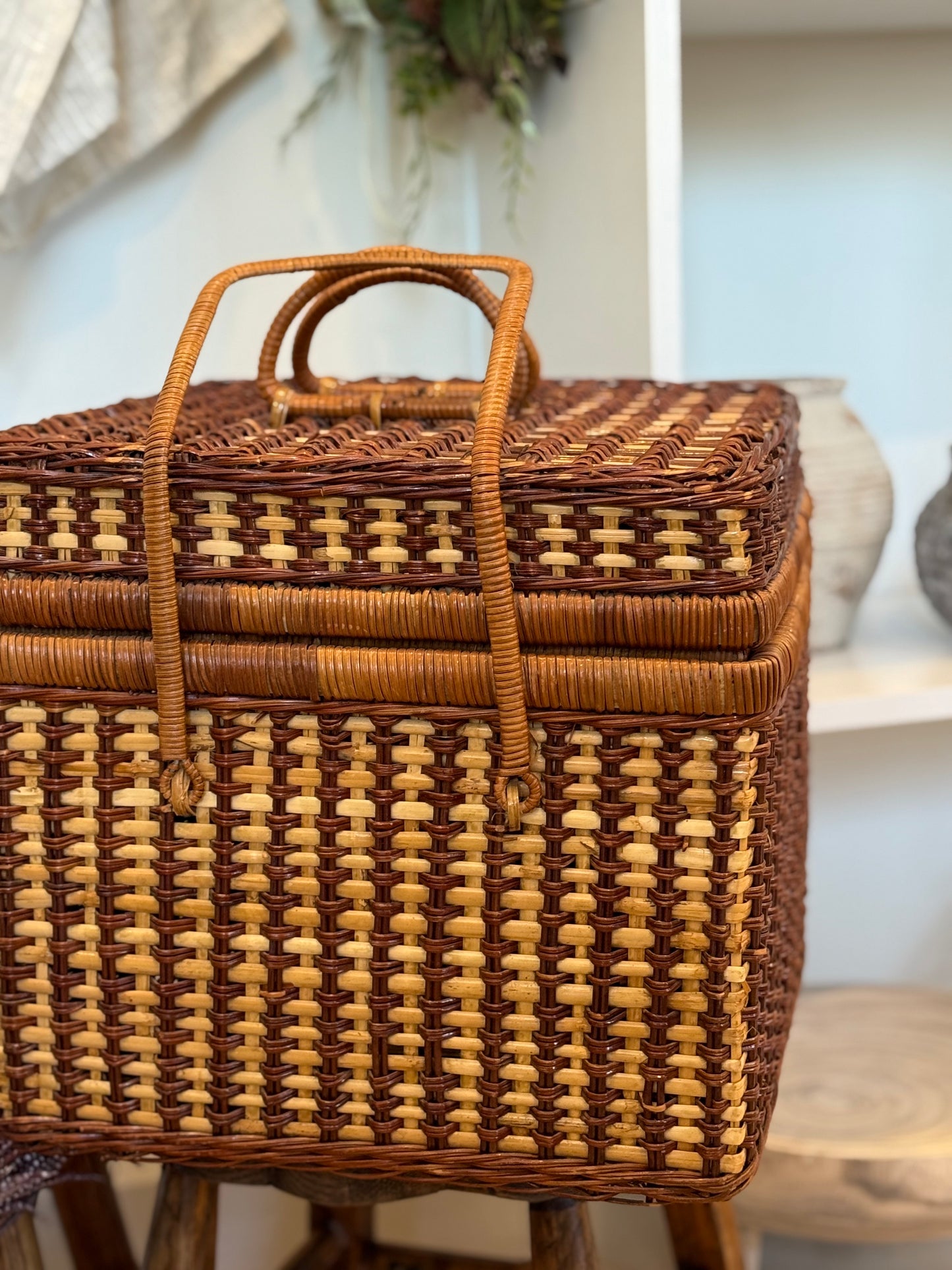 Wicker vintage basket w handles 🧺