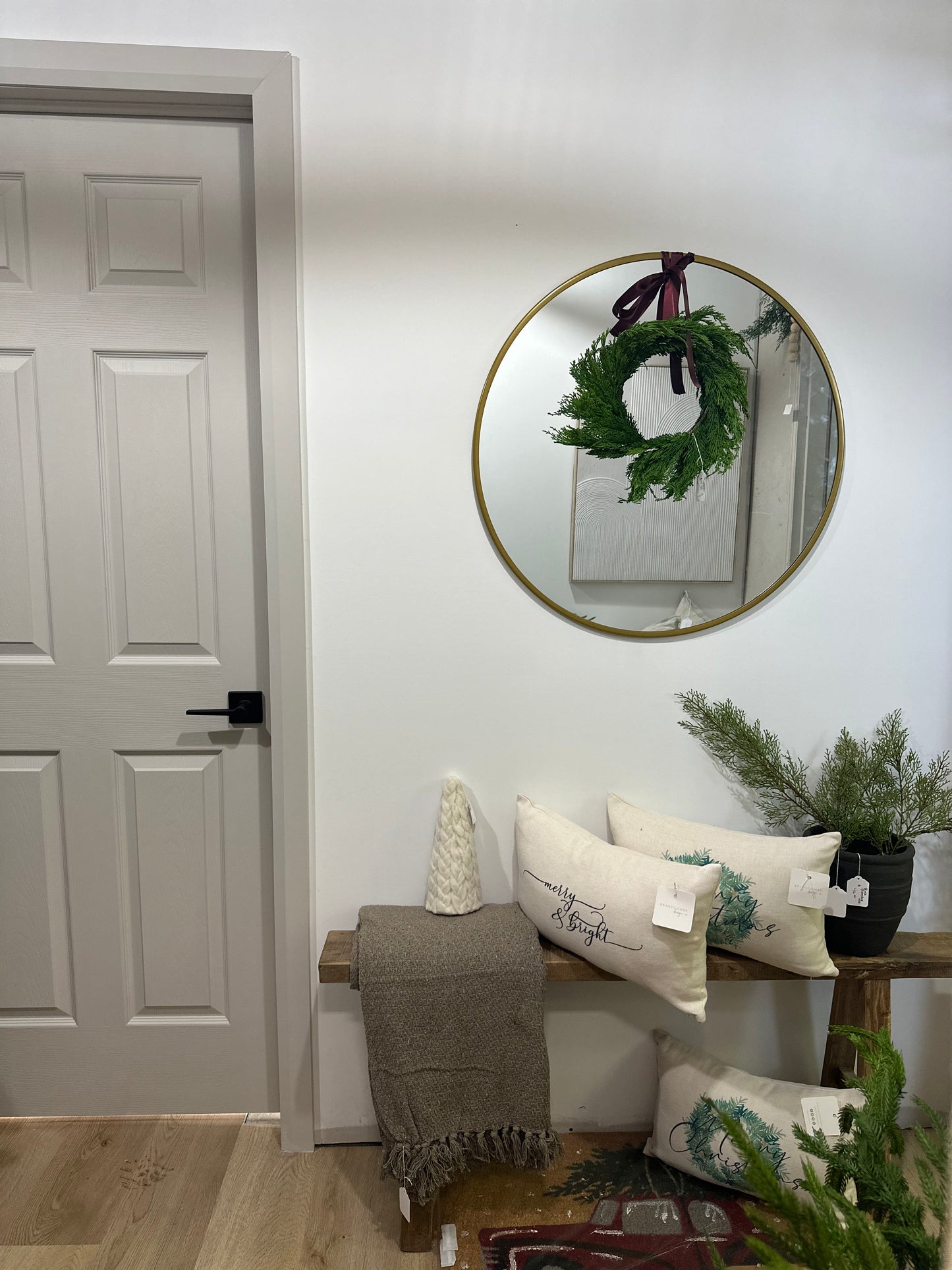 28” Gold trimmed circle mirror