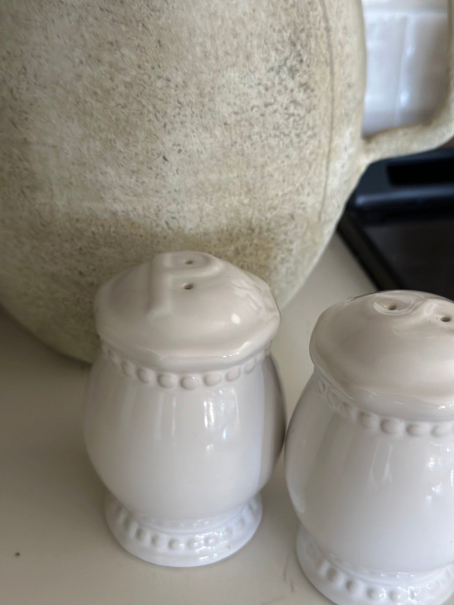 Salt + pepper shaker set