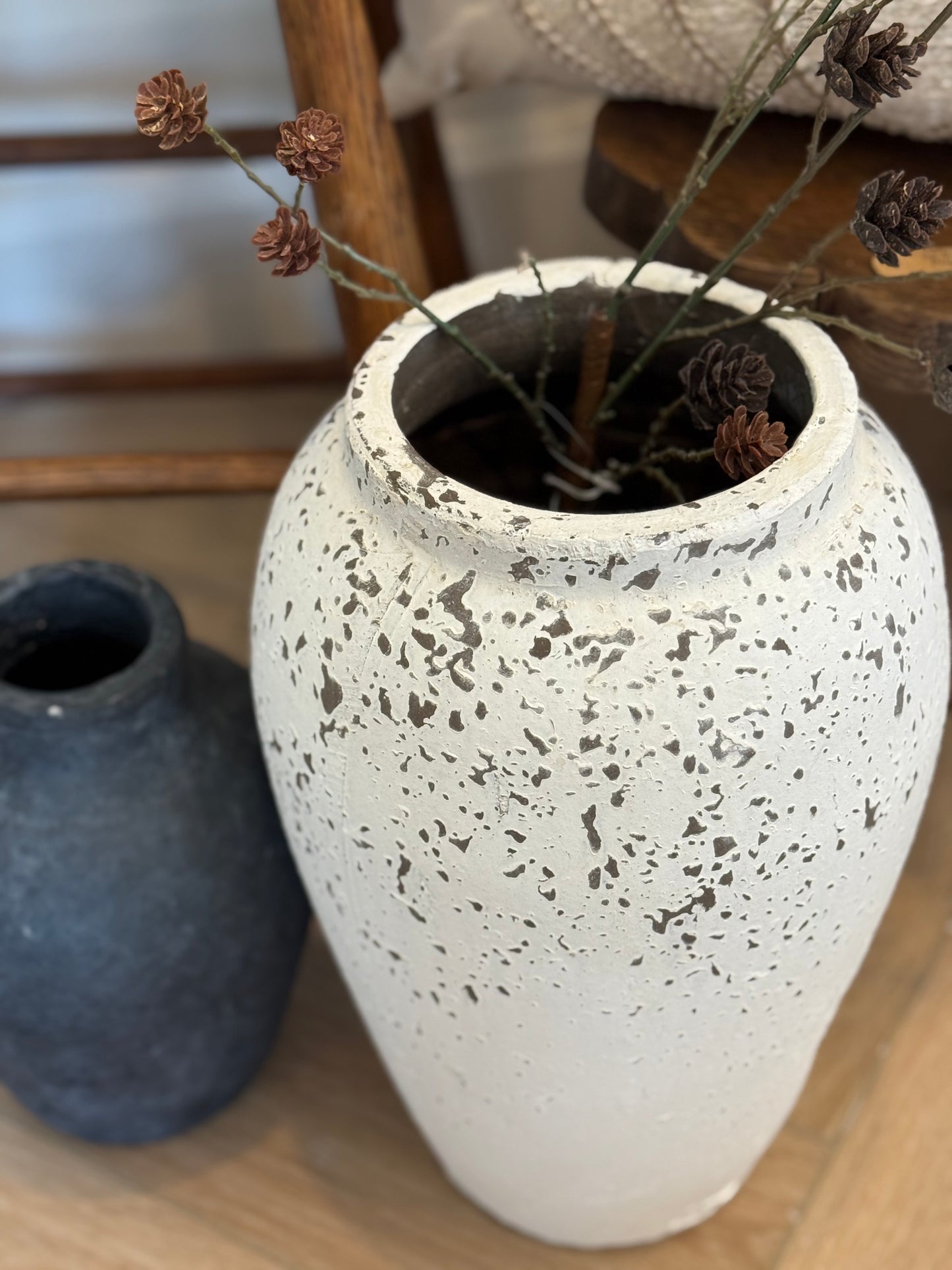 VASE LARGE TEXTURED TERRACOTTA WHITE-DRK BRWN