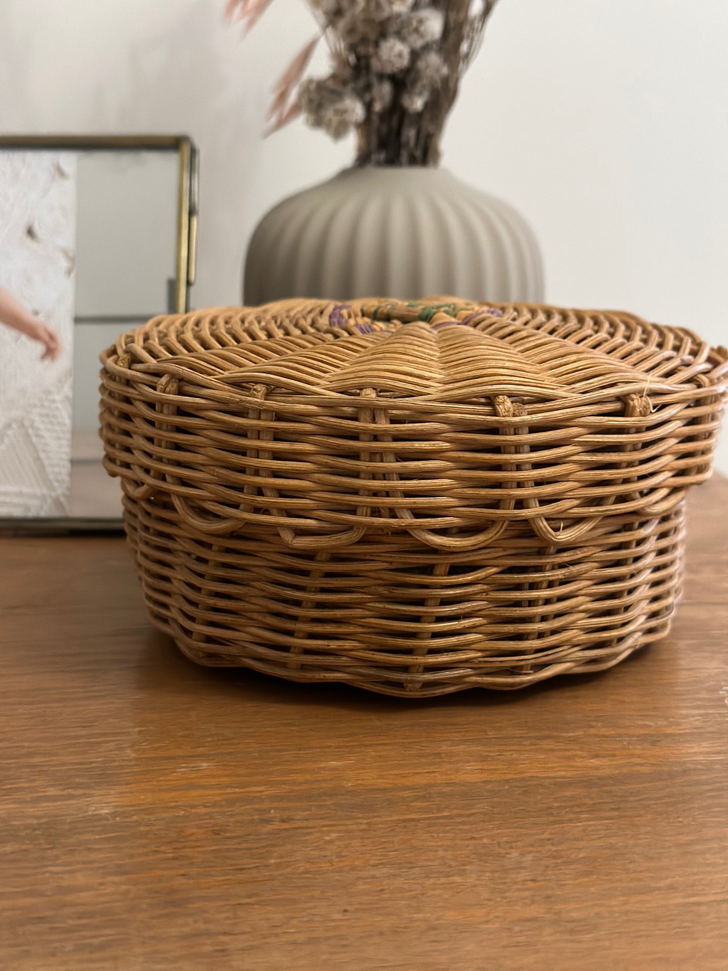 Small wicker basket with lid