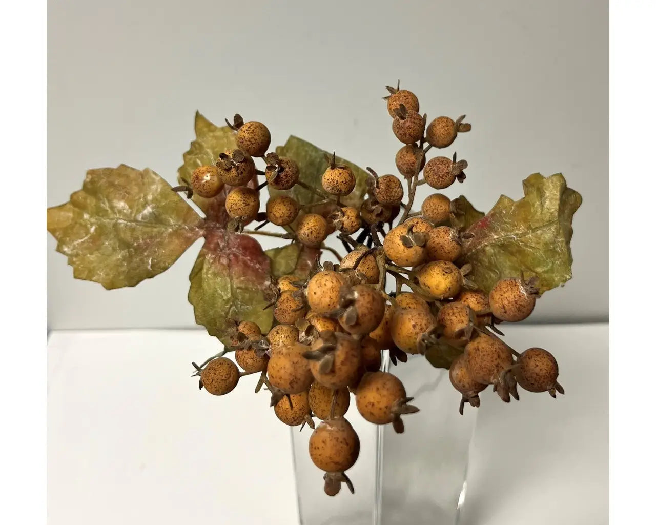 Berry 16″ Spray With Leaves – Brown