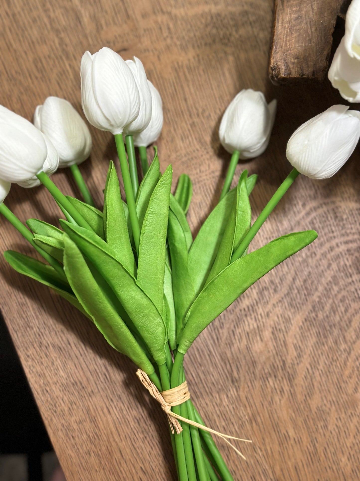 Real touch 13” Tulip Bundle x9 White