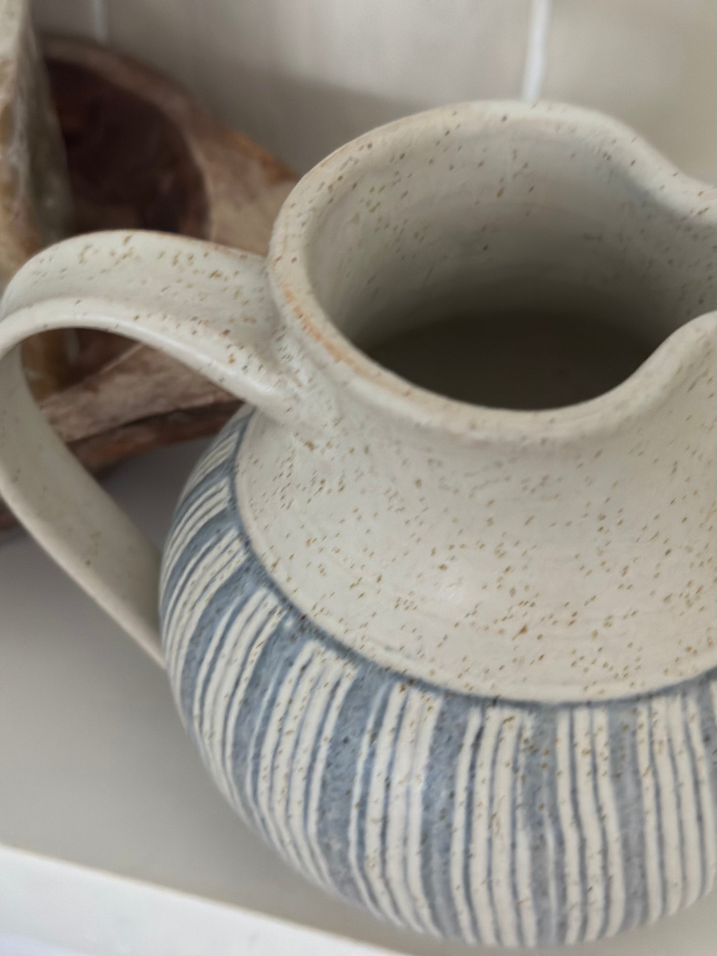 Porcelain speckled pot