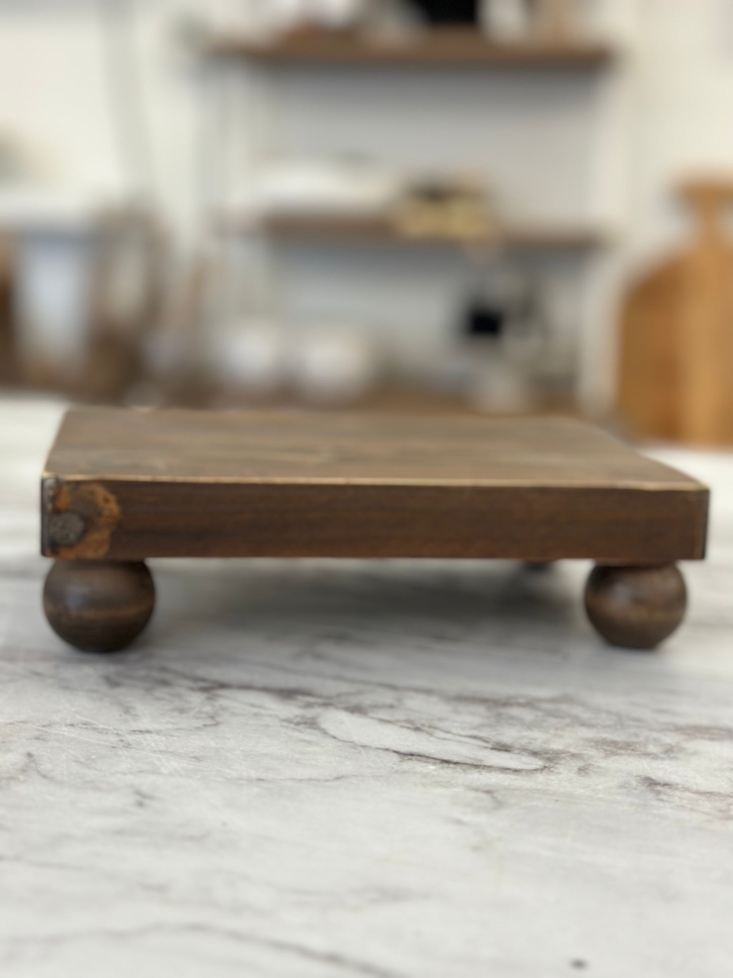 Candle riser with 4 ball