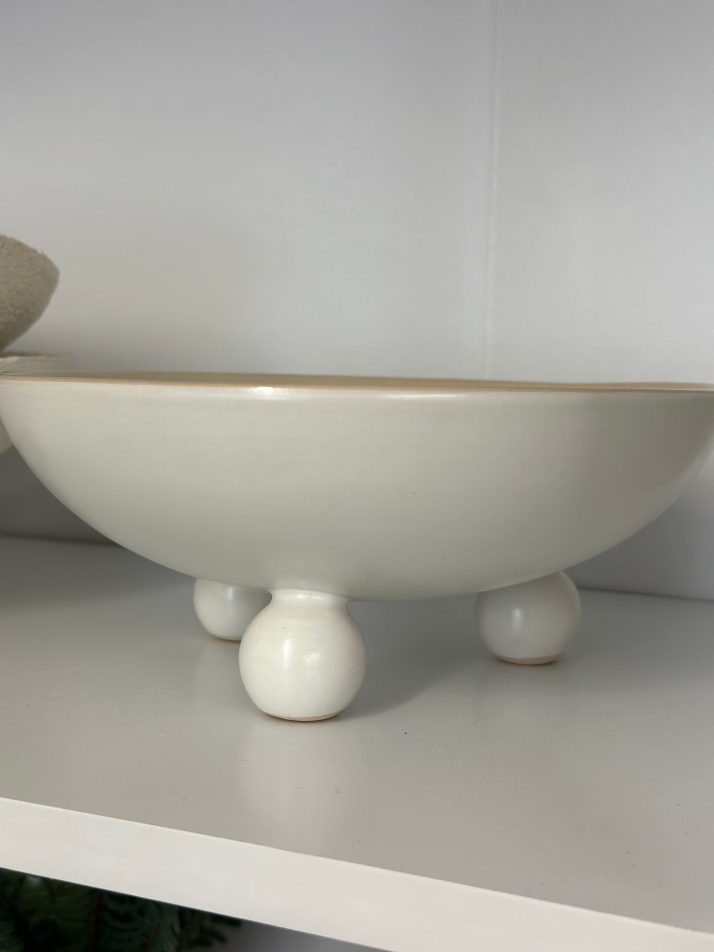 Bowl with legs