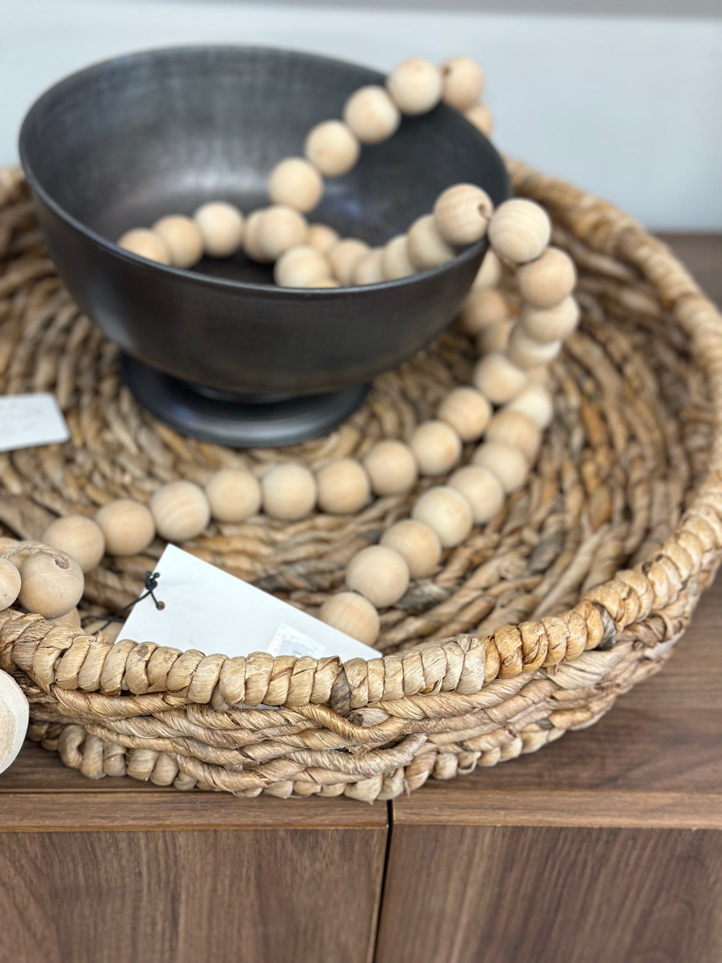 Round wicker tray