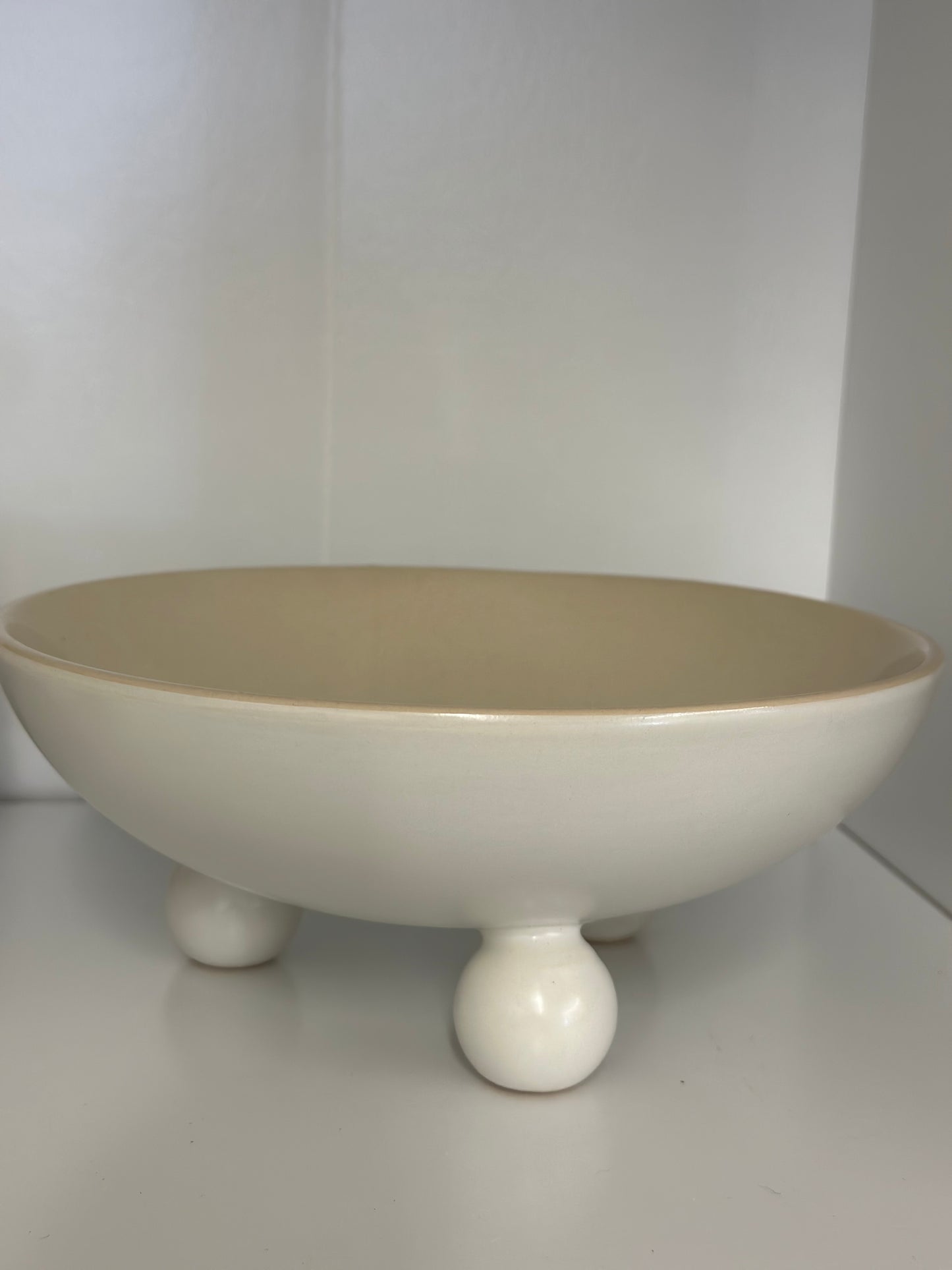 Bowl with legs