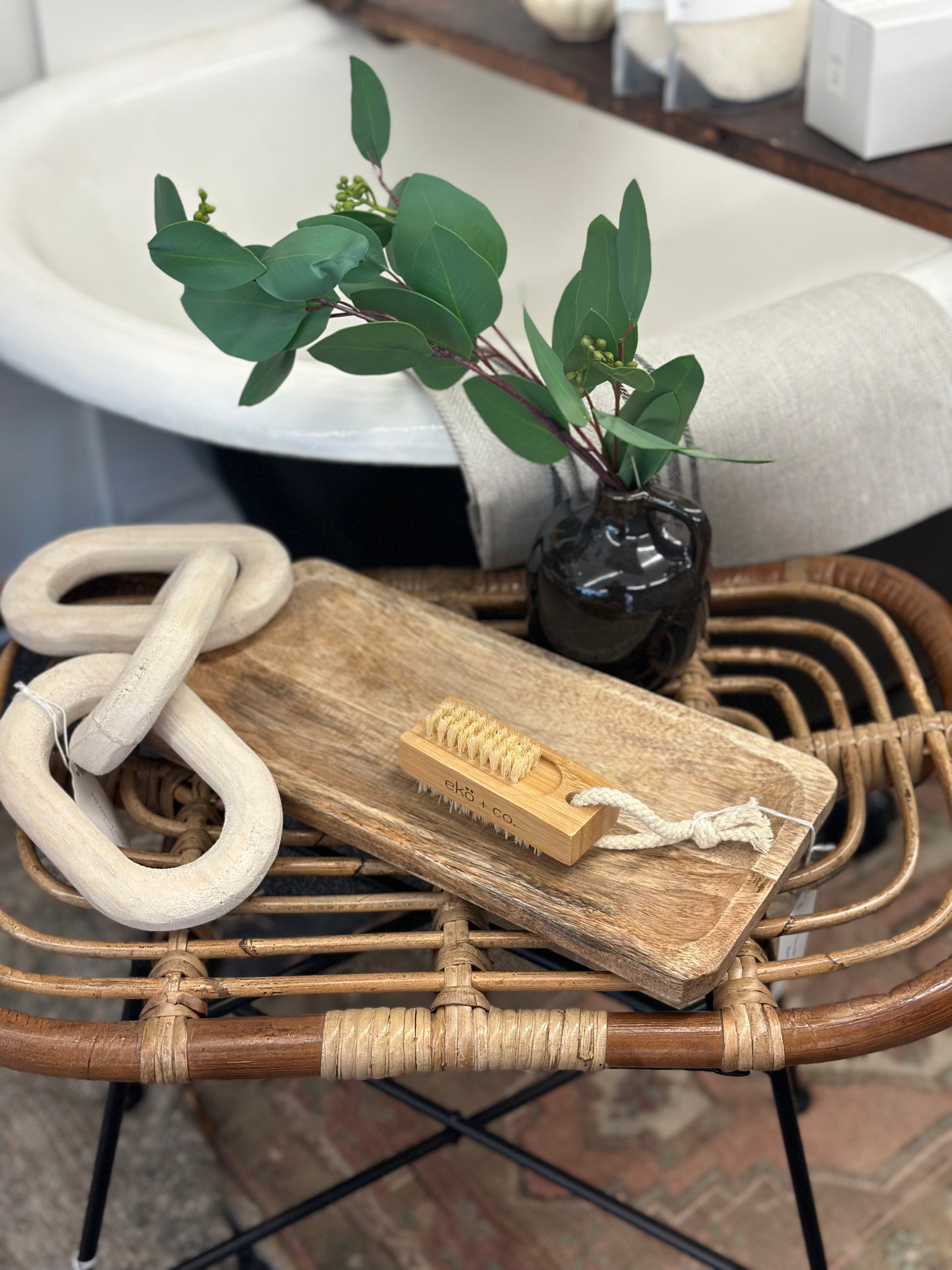 Wicker bath bench with black base