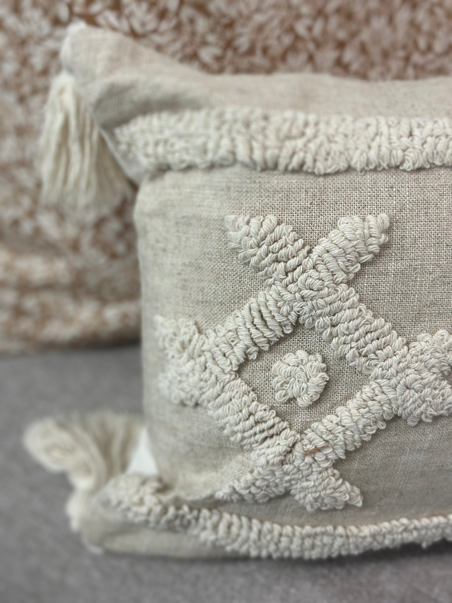Boho cushion with tassels