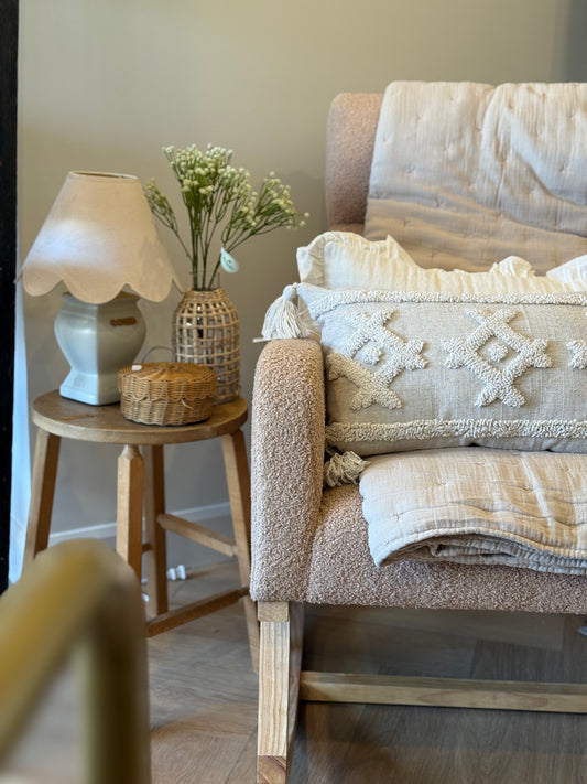 Scalloped vintage lamp