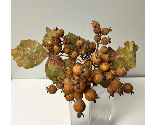 Berry 16″ Spray With Leaves – Brown