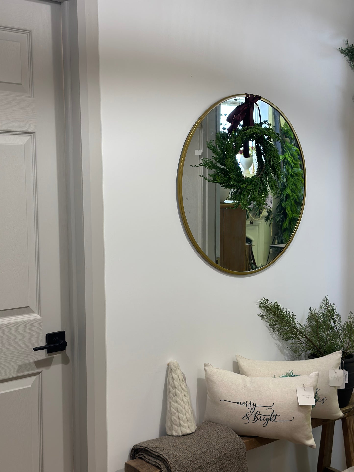 28” Gold trimmed circle mirror