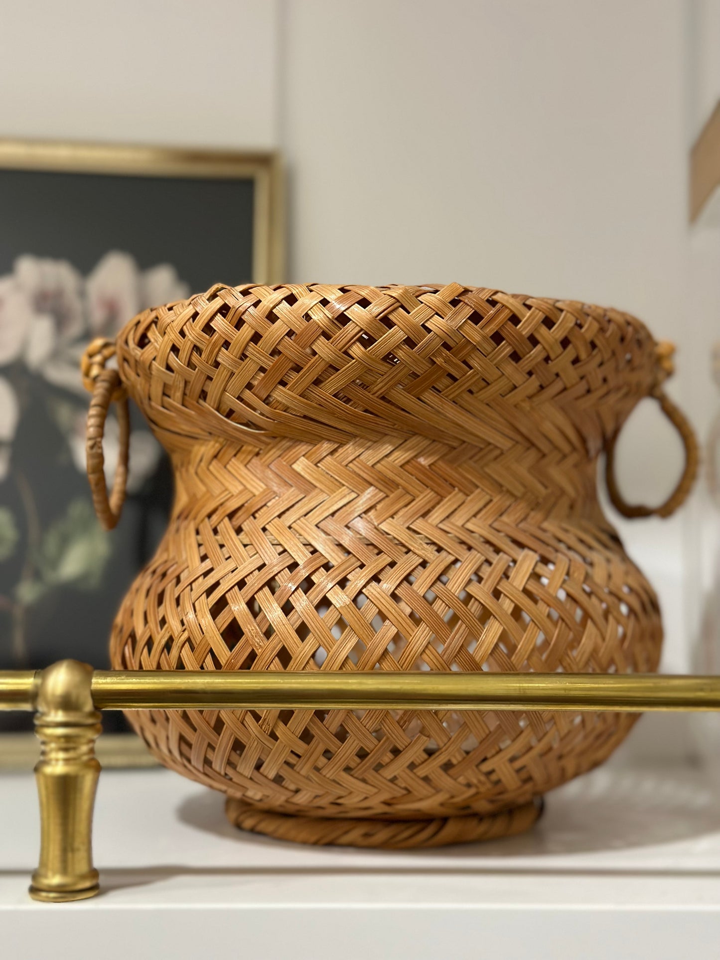 Wicker vase with loop handles