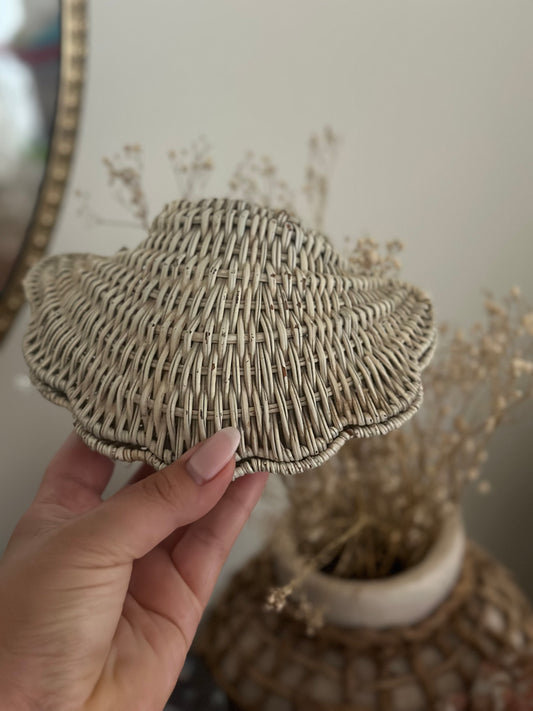 Small wicker shell