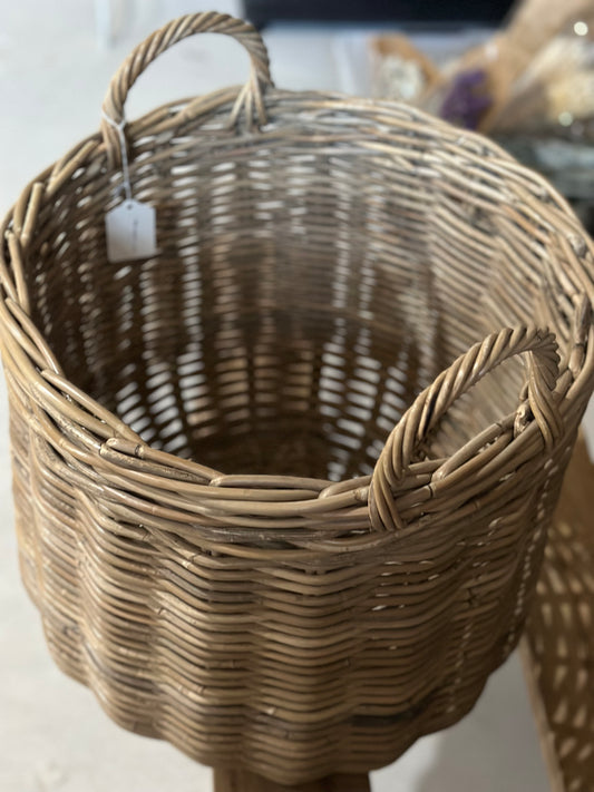 Jute basket with handles