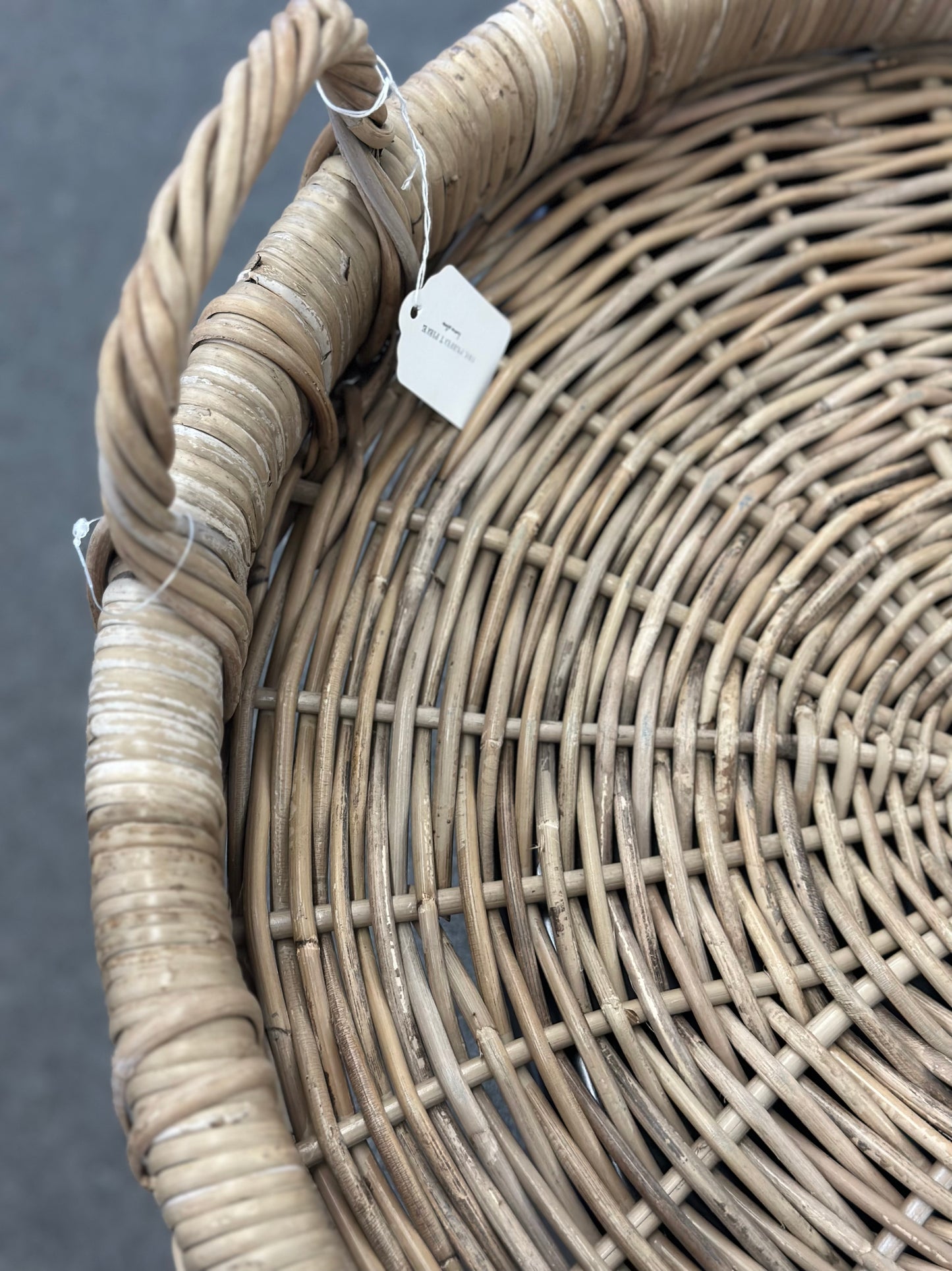 Wicker basket tray large round