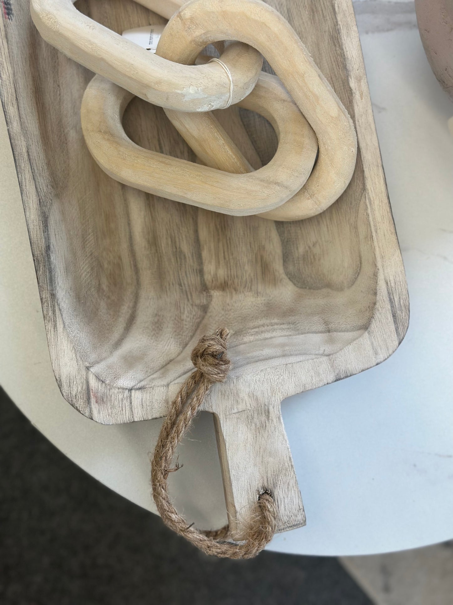 Light grey tray with rope handle