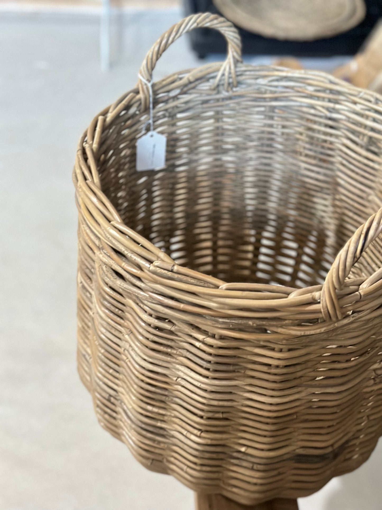 Jute basket with handles