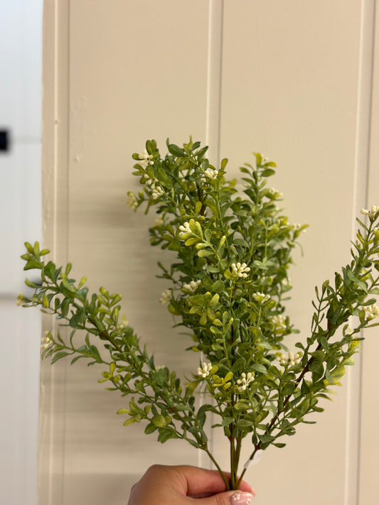 18” Modern Boxwood Bush